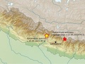 Rys. 1. Lokalizacja wstrząsu głównego i najsilniejszego wstrząsu następczego w Nepalu. Źródło: Wikipedia, autor oryginału: Uwe Dedering, modyfikacje Grzegorz Lizurek